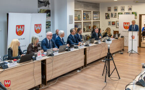 Sesja Rady Powiatu: o kierunku lekarskim i inwestycjach