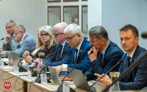 Sesja Rady Powiatu: o kierunku lekarskim i inwestycjach
