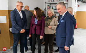 Rekonstrukcja zajazdu z Łobżenicy w skansenie w Osieku