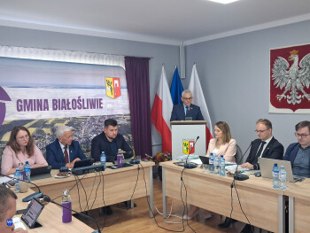 Starosta na sesji Rady Gminy Białośliwie