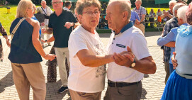 Kolejna zabawa seniorów na stadionie przy Okrzei