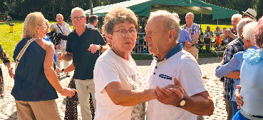 Kolejna zabawa seniorów na stadionie...