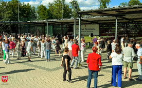 Kolejna zabawa seniorów na stadionie przy Okrzei
