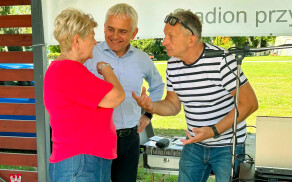 Kolejna zabawa seniorów na stadionie przy Okrzei