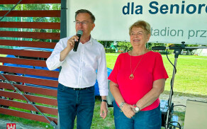 Kolejna zabawa seniorów na stadionie przy Okrzei