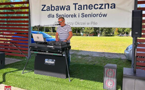 Kolejna zabawa seniorów na stadionie przy Okrzei
