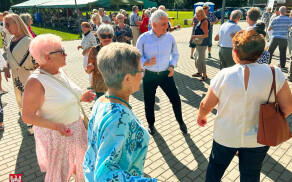 Kolejna zabawa seniorów na stadionie przy Okrzei