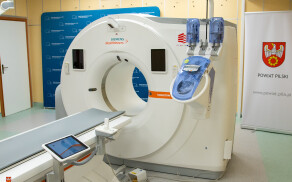 Nowoczesny tomograf i sprzęt diagnostyczny dla szpitala