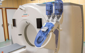 Nowoczesny tomograf i sprzęt diagnostyczny dla szpitala