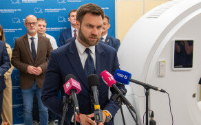 Nowoczesny tomograf i sprzęt diagnostyczny dla szpitala