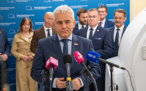 Nowoczesny tomograf i sprzęt diagnostyczny dla szpitala