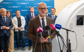 Nowoczesny tomograf i sprzęt diagnostyczny dla szpitala