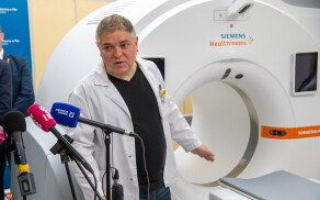 Nowoczesny tomograf i sprzęt diagnostyczny dla szpitala