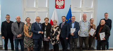 Umowy z kolejnymi stowarzyszeniami i...