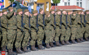 Przysięga wojskowa nowych żołnierzy 12 WBOT