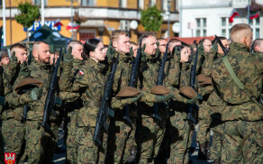 Przysięga wojskowa nowych żołnierzy 12 WBOT