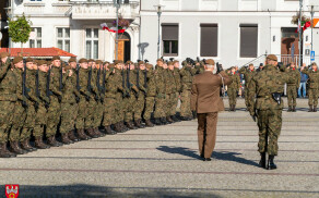 Przysięga wojskowa nowych żołnierzy 12 WBOT