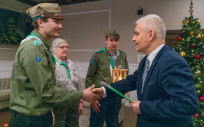 światło jest symbolem pokoju, wspólnoty i miłości