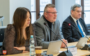 sesje odbyły się 10 lutego