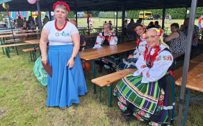 Rodzinny piknik pełen uśmiechu w Wysokiej Małej