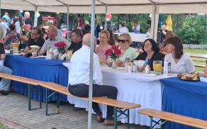 Rodzinny piknik pełen uśmiechu w Wysokiej Małej