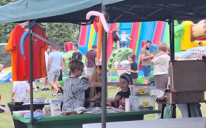 Rodzinny piknik pełen uśmiechu w Wysokiej Małej