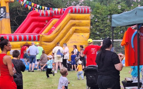 Rodzinny piknik pełen uśmiechu w Wysokiej Małej