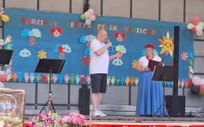 Rodzinny piknik pełen uśmiechu w Wysokiej Małej