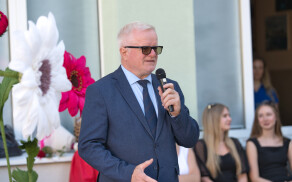 Ostatni dzownek w szkołach. Rozpoczęły się wakacje