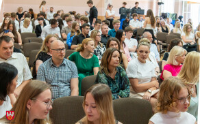 Ostatni dzownek w szkołach. Rozpoczęły się wakacje