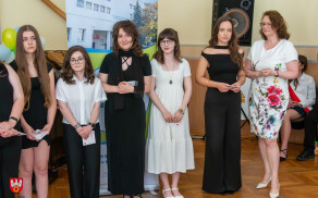 Ostatni dzownek w szkołach. Rozpoczęły się wakacje
