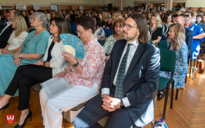 Ostatni dzownek w szkołach. Rozpoczęły się wakacje