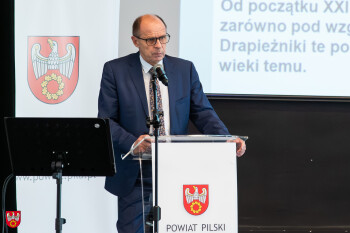 O wilku bez emocji podczas konferencji w Pile