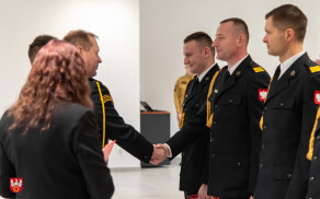 Starosta uhonorował dwóch strażaków