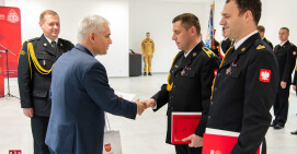 Starosta uhonorował dwóch strażaków