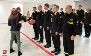 Starosta uhonorował dwóch strażaków