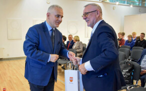 O regionalizmie, lokalnej tożsamości i dialogu