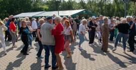 Seniorzy bawili się na stadionie