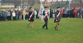 Biegali na stadionie