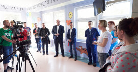 Szpitalny oddział dziecięcy nabiera barw. Brawo „Matki Wariatki”!