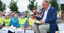 Starosta czytał dzieciom w samym centrum Piły