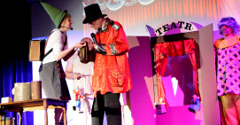 Spektakl "Pinokio" w wykonaniu teatru terapeutycznego Razem 