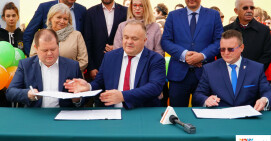 Umowa z wykonawcą budowy hali sportowej przy ul. W.  Pola w Pile podpisana!  