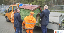 Buda dla psiaka ze schroniska w prezencie od pracowników Starostwa