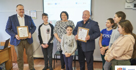 Starosta Pilski z tytułem Przyjaciel Szkoły w Skrzatuszu 