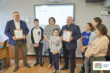 Starosta Pilski z tytułem Przyjaciel Szkoły w Skrzatuszu 
