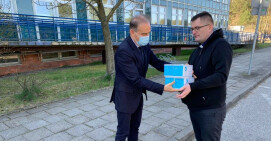 400 maseczek dla szpitala od Parafii Świętej Rodziny w Pile  