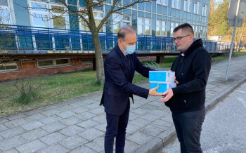 400 maseczek dla szpitala od Parafii Świętej Rodziny w Pile  