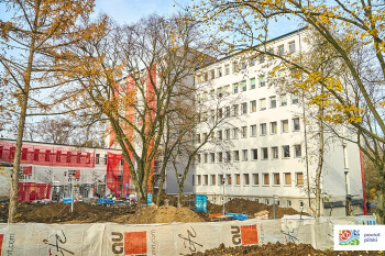 Pogoda sprzyja pracom przy termomodernizacji budynków Starostwa