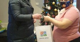 Radna powiatu z prezentami w Rodzinnym Domu Dziecka w Wysokiej